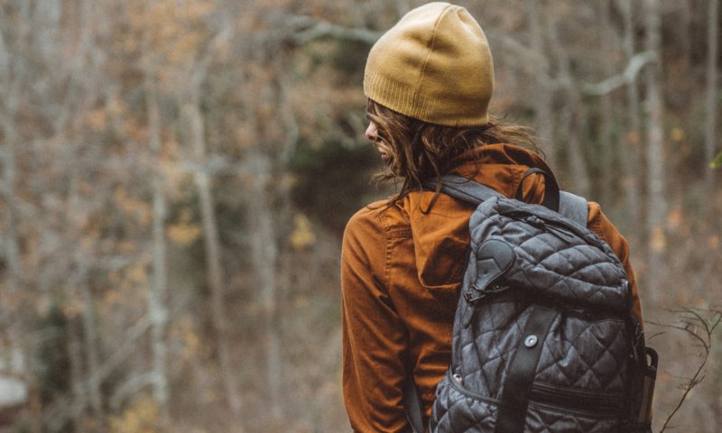 Cosa mettere nello zaino in montagna: cosa avere nelle escursioni