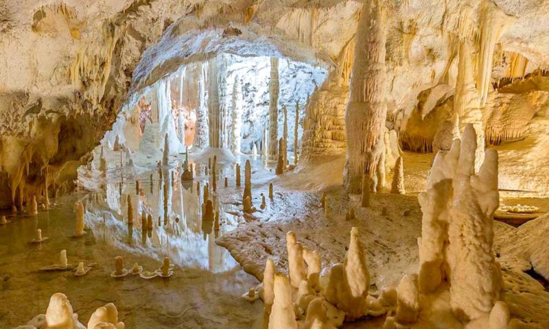 Grotte di Frasassi, quando si entra dentro la montagna
