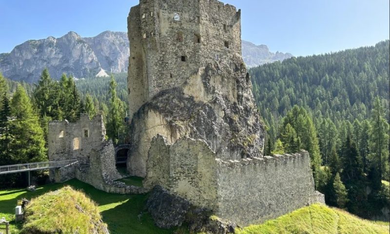 Castello di Andraz: un’escursione particolare sulle Dolomiti venete